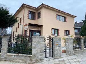 Außenansicht Haus frontal links