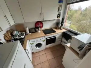 Gut ausgestattete Einbauküche