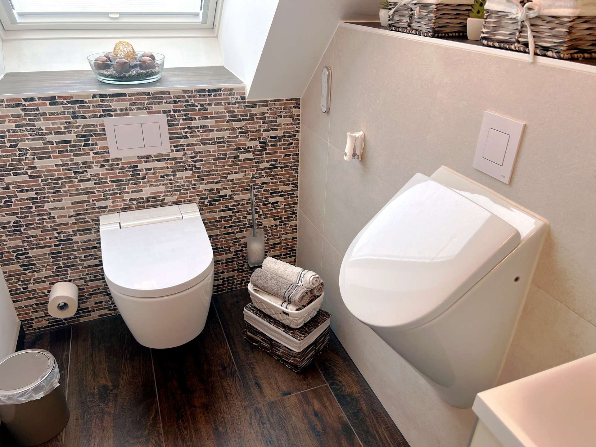 Gäste WC mit zusätzlichem Raum für Waschmaschine und Trockner