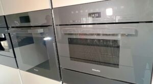 Backofen und Dampfgarer