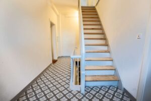 Modernes Treppenhaus im OG