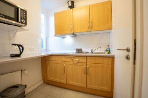 Kleine Küche in der Wohnung 1. OG Links