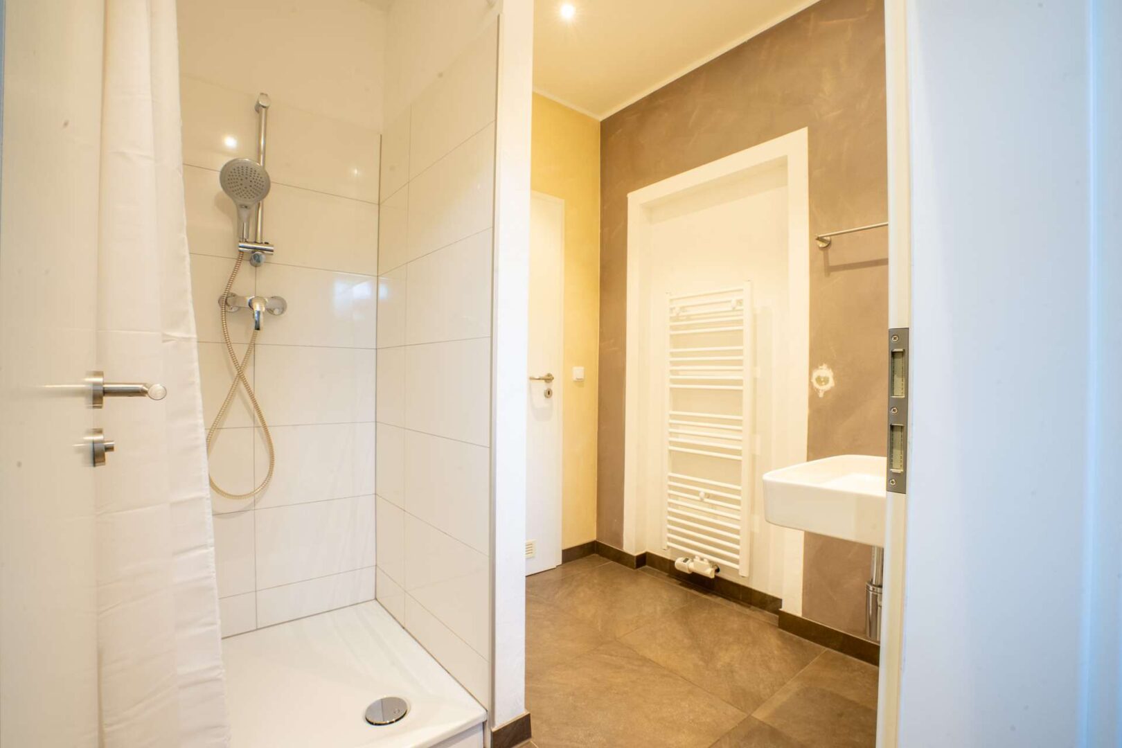 Duschbadezimmer in der 49a