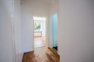 Gepflegte Wohnung im EG Rechts (mit Küche)