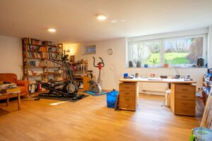 Großes Schlafzimmer / Büro / Fitnessraum im Südterrain