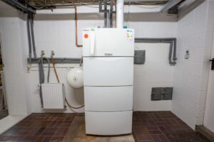 Vaillant Gas-Brennwert Anlage von 2006 im Keller