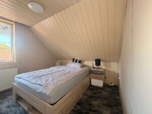 1.Schlafzimmer DG