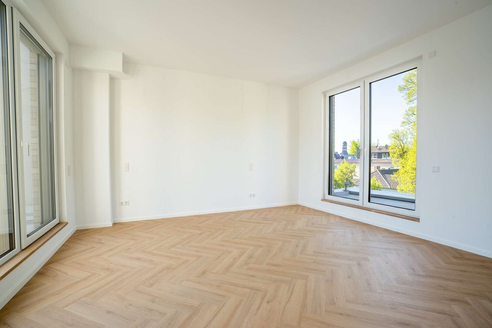 Elternschlafbereich mit Zugang zu zwei Terrassen