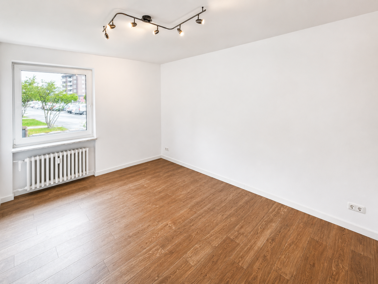 Helles Kinder-/Gäste-/Arbeitszimmer