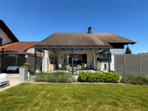 Garten mit Blick zum Wintergarten