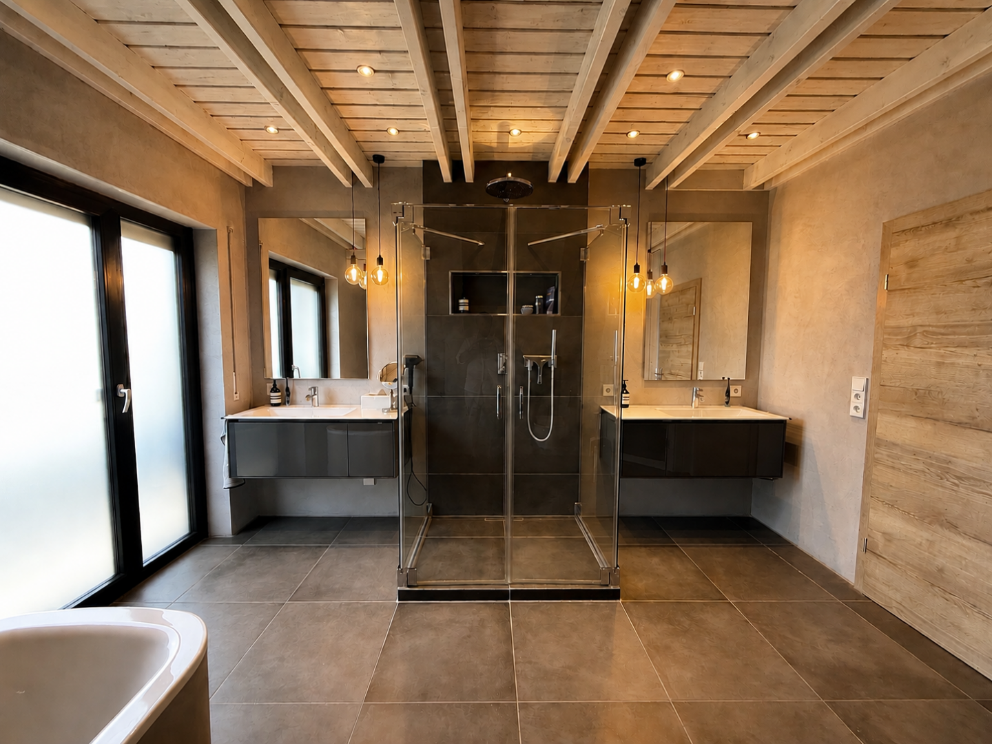 Großes Badezimmer