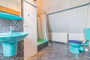 SB: Bad mit Dusche