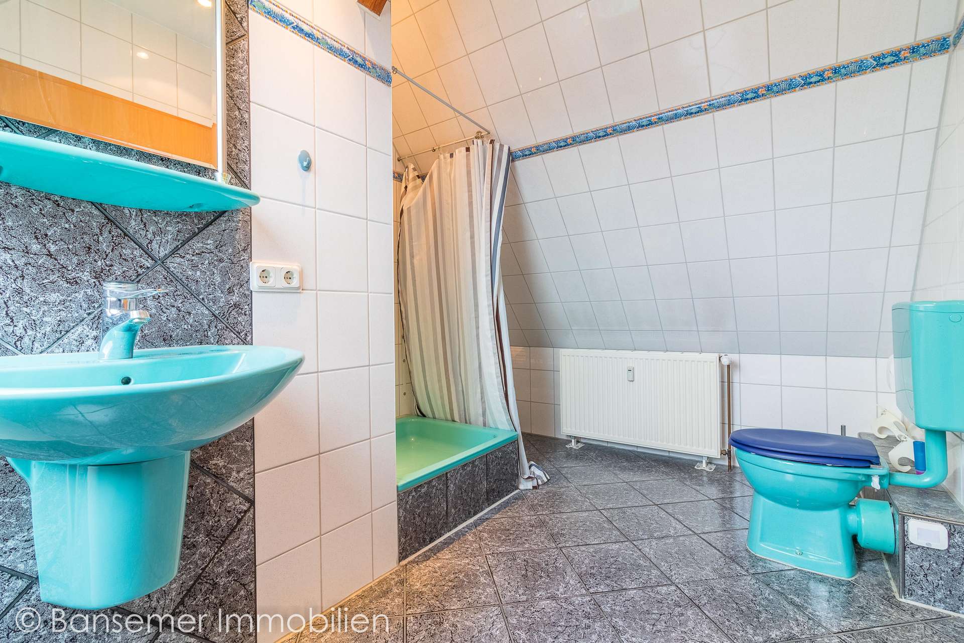 SB: Bad mit Dusche