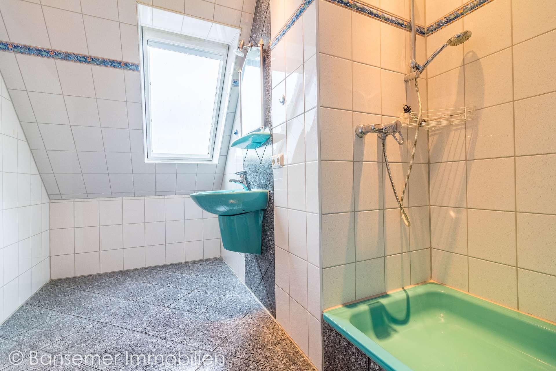 SB: Bad mit Dusche