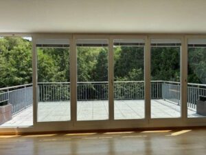 Wohnzimmer Blick zur Dachterrasse