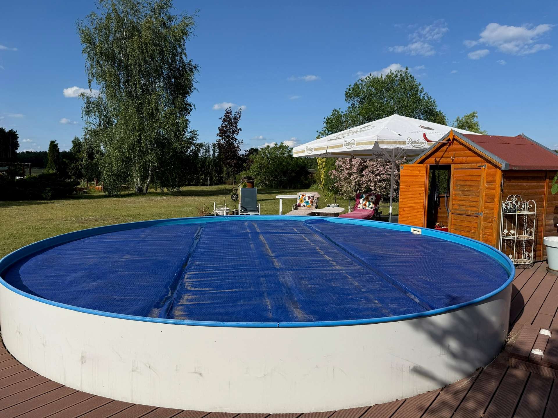 Poolbereich mit Pooltechnikraum