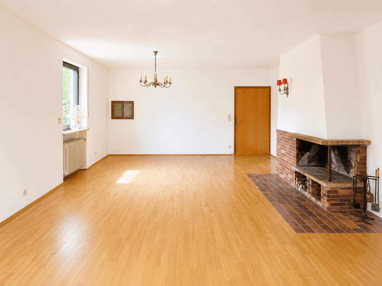 Wohnzimmer mit Kamin