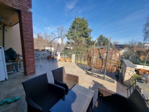 Große Terrasse im Erdgeschoss
