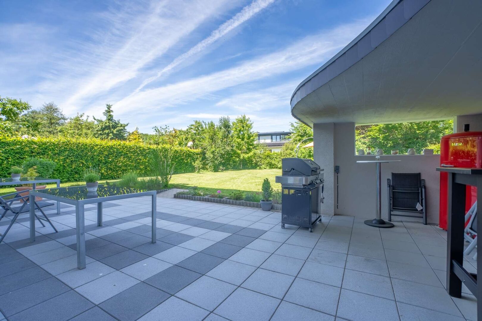 Laube und Terrasse