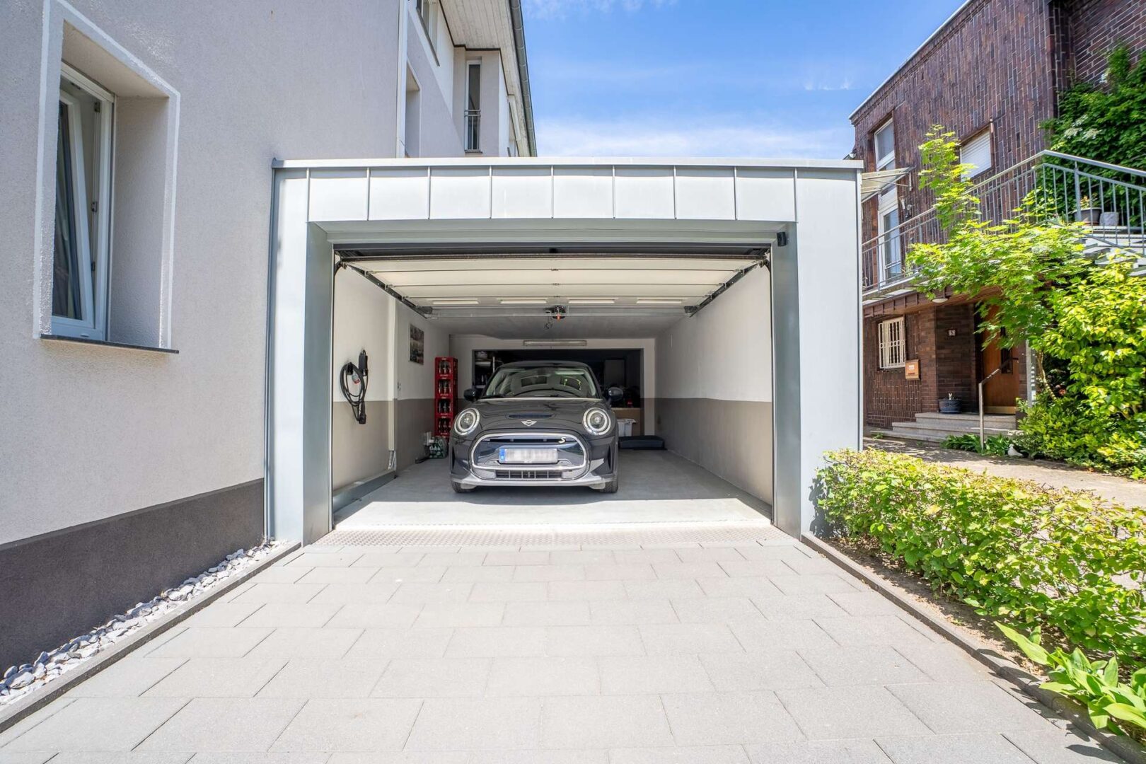 Einfahrt – und Garagensituation