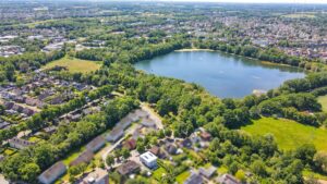 Luftansicht mit dem Blauen See