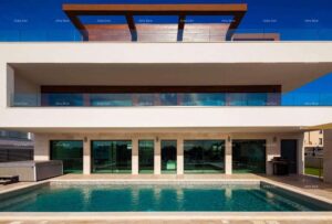 Außenansicht mit Pool