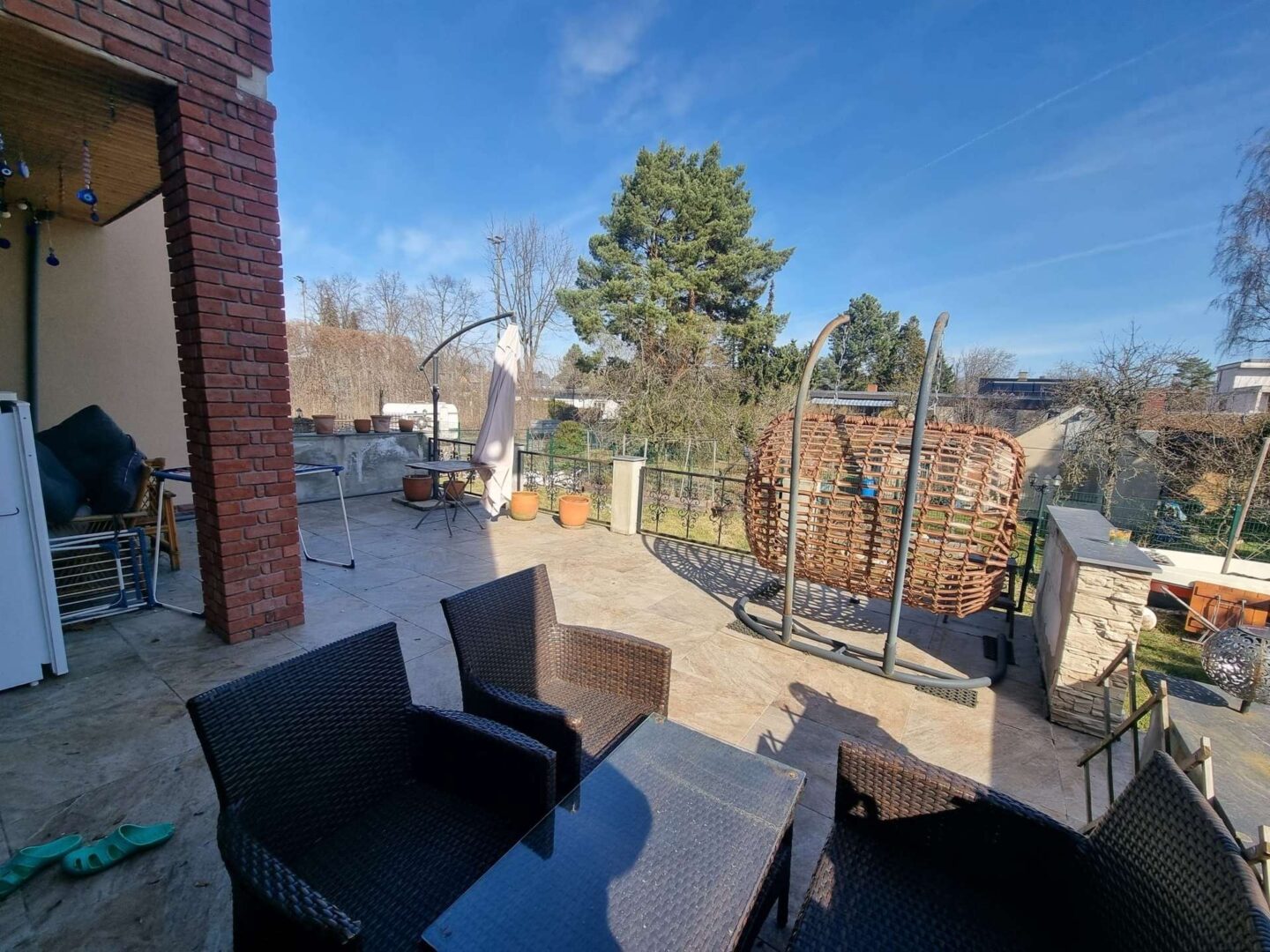 Große Terrasse im Erdgeschoss