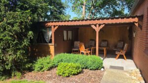 Partyschuppen und Terrasse