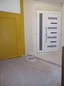 Neue Wohnungstür