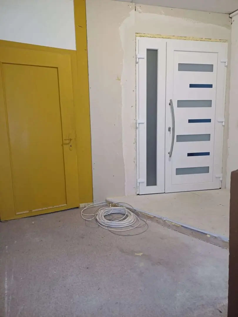 Neue Wohnungstür