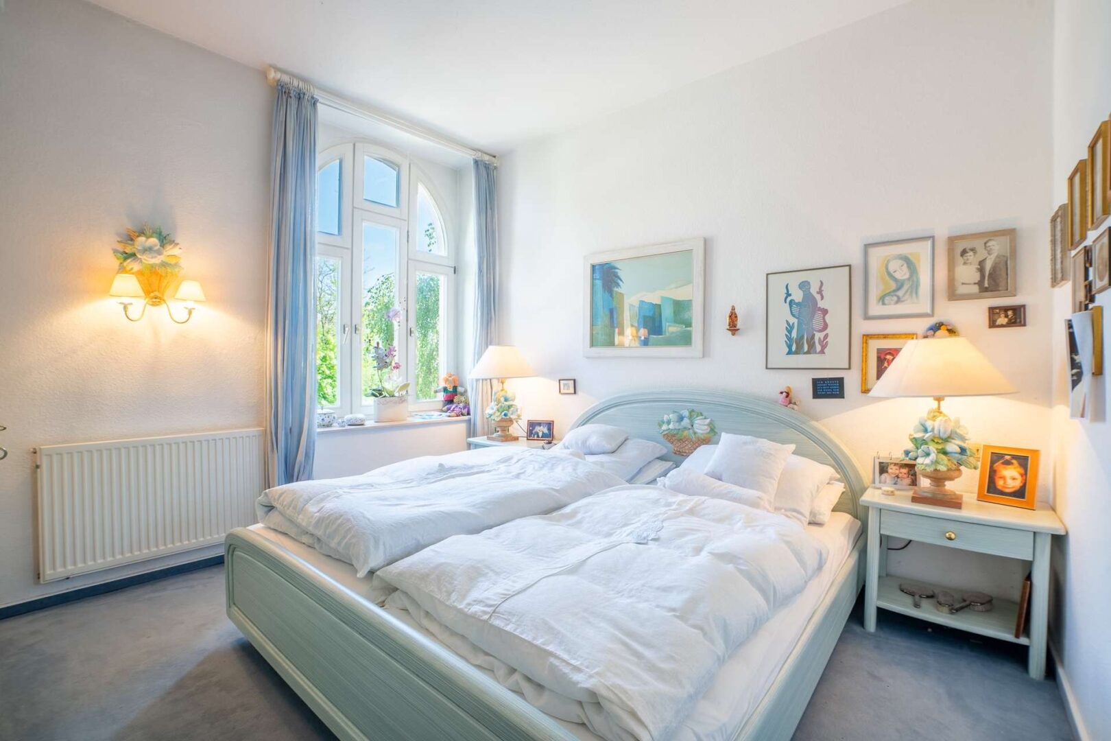 Helles und gemütliches Elternschlafzimmer