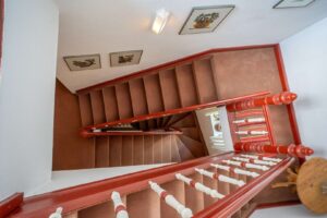 Treppenhaus-Blick aus dem Dachgeschoss