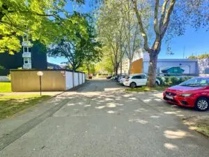 Parkplatz & Garagen