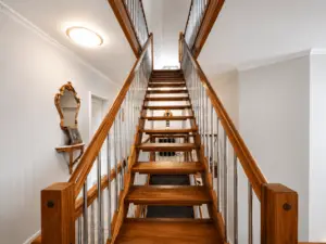 Treppe zum Dachgeschoss