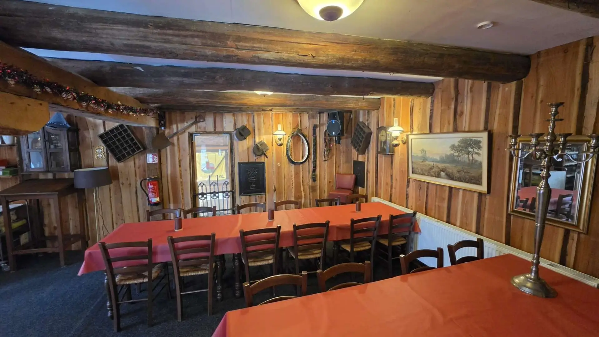 Barbereich im Obergeschoß