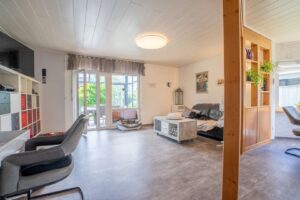 Wohnzimmer mit Blick auf den Sommergarten