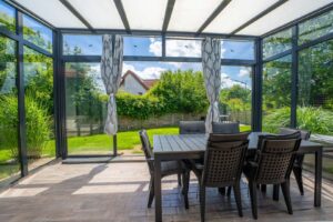 Ihr Plätzchen für den Sommer: der nachträglich angebaute Sommergarten