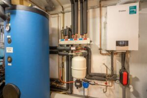 Heizungsraum: Gasbrennwertheizung mit Speicher