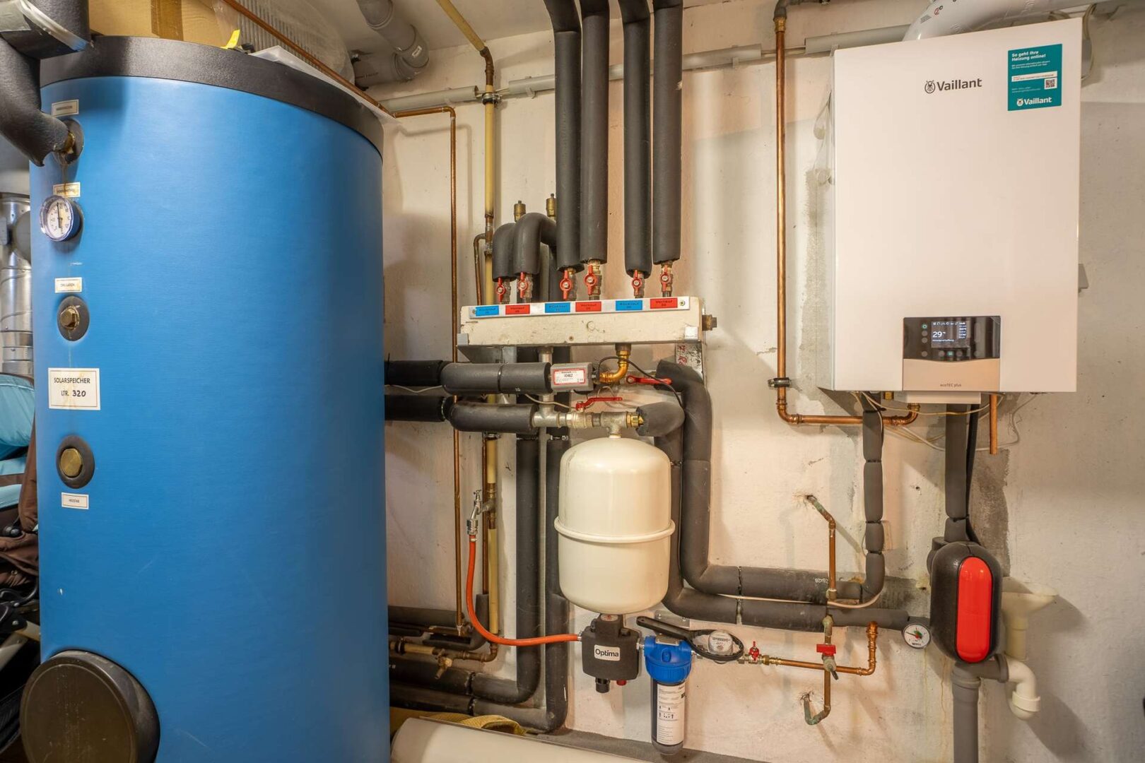 Heizungsraum: Gasbrennwertheizung mit Speicher