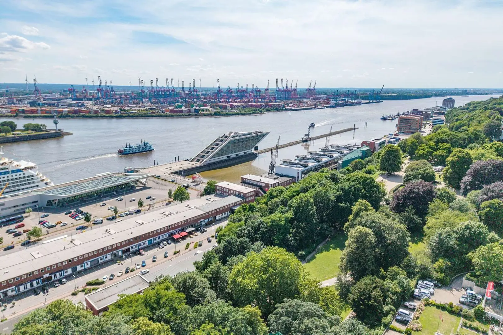EXKLUSIVE LAGE ZWISCHEN ELBE, HAFEN UND STADT
