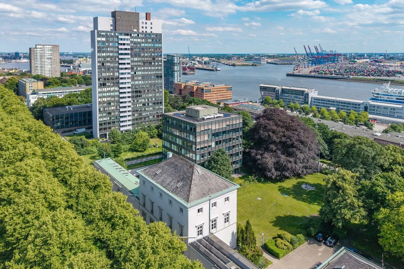 ARBEITEN IN EXKLUSIVER LAGE