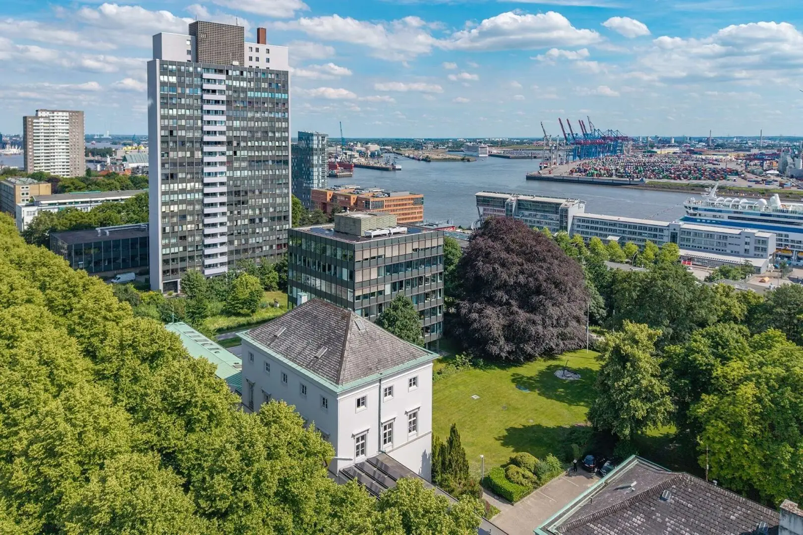 ARBEITEN IN EXKLUSIVER LAGE