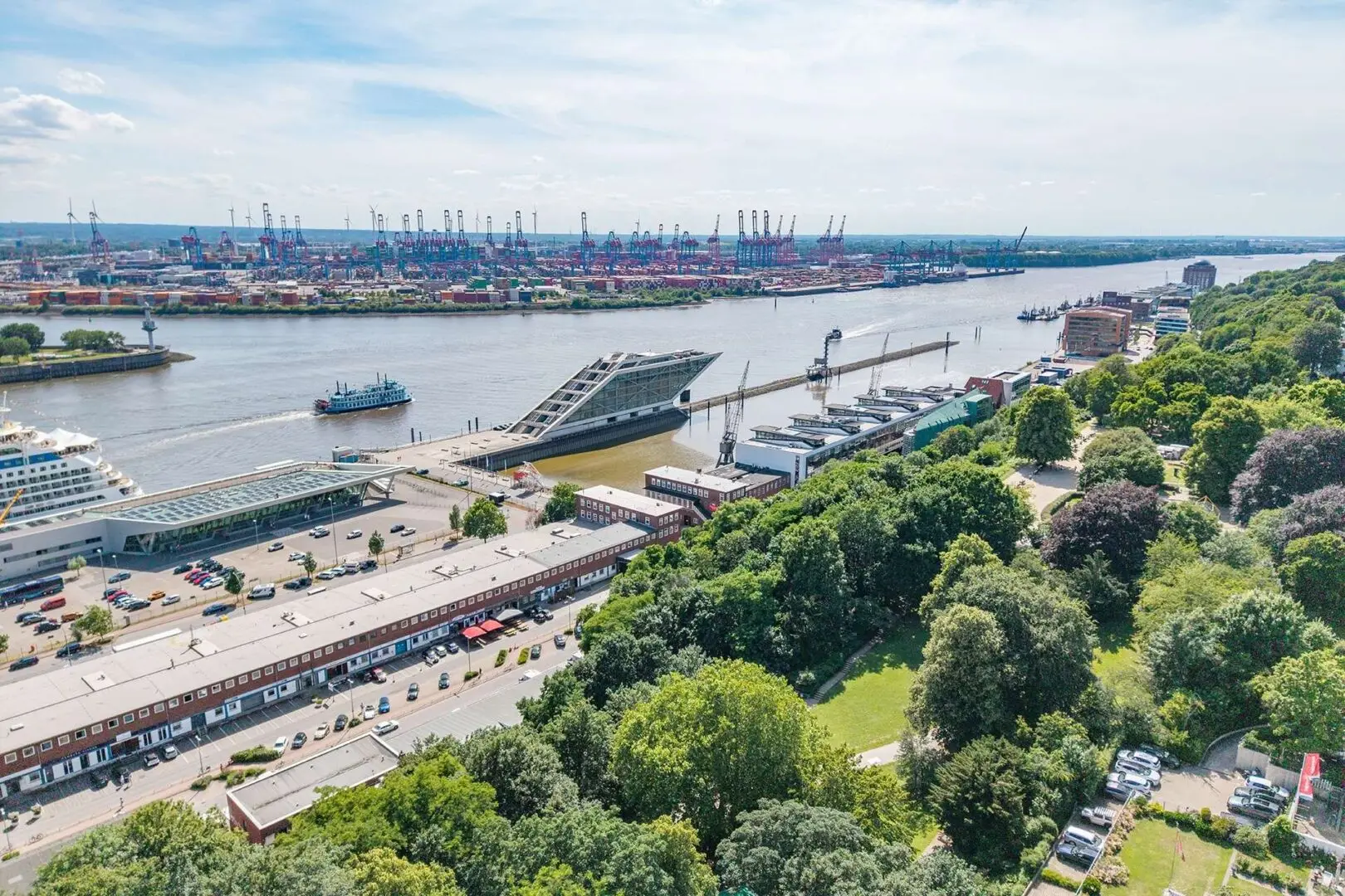 EXLUSIVE LAGE ZWISCHEN ELBE, HAFEN UND STADT