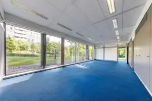 GROSSZÜGIGE BÜROFLÄCHE MIT FENSTERFRONT