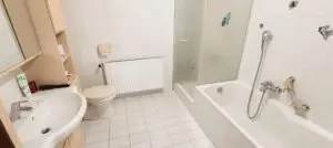 Badezimmer -Wohnung 1. Obergeschoss