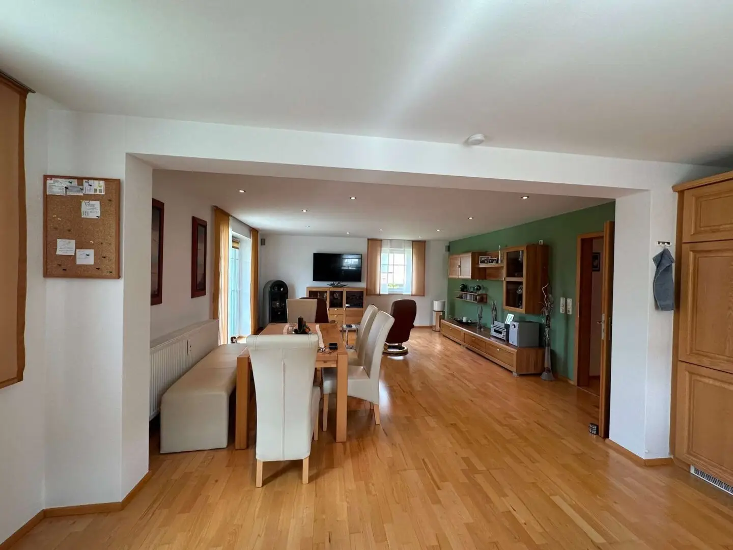 Wohnzimmer mit Essbereich