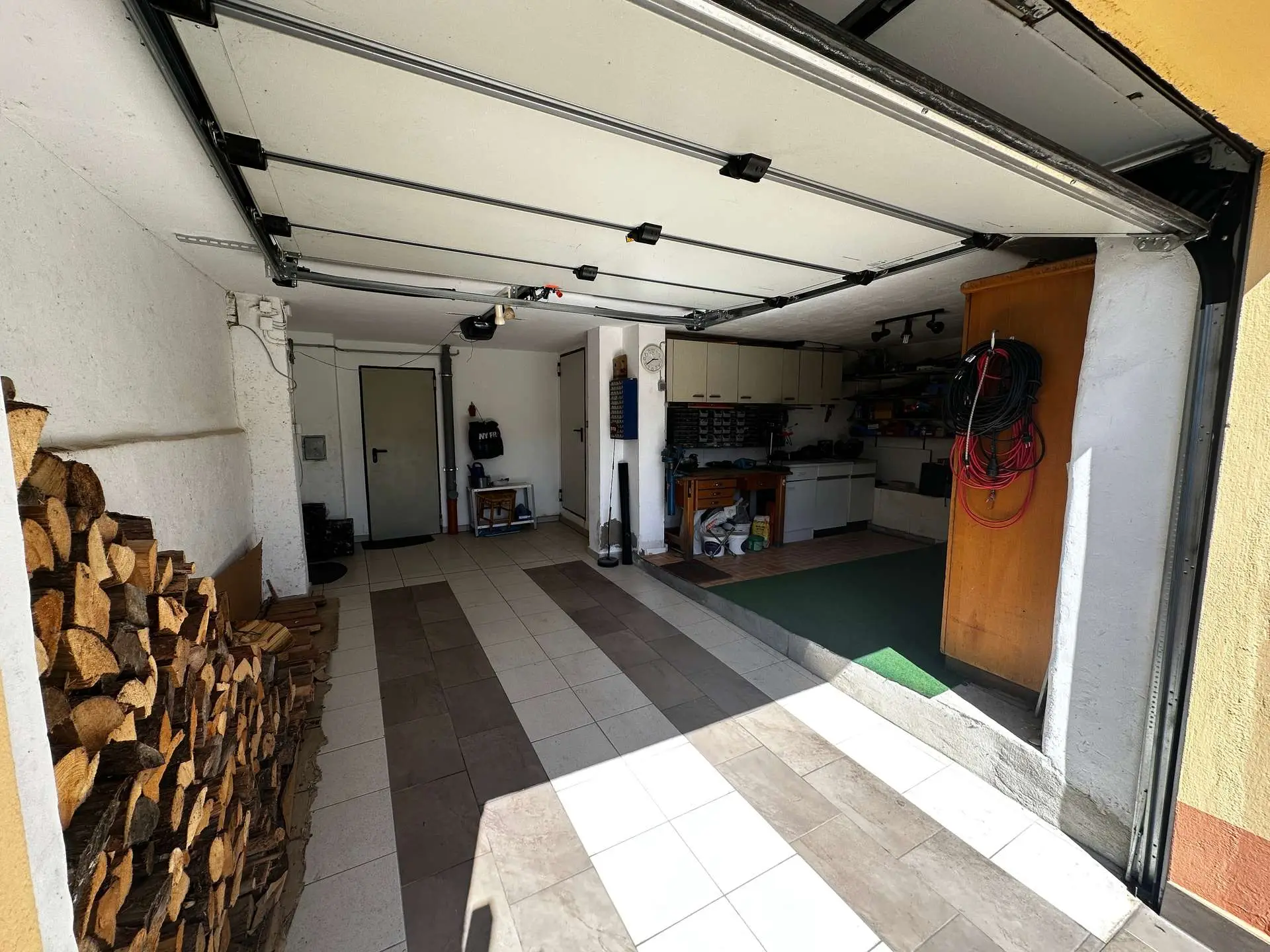 Garage mit Werkstatt
