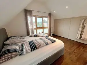 Schlafzimmer ( OG )