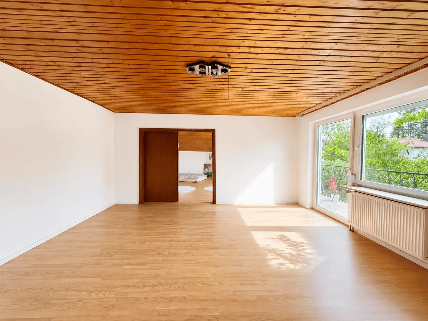 Geräumiges Schlafzimmer