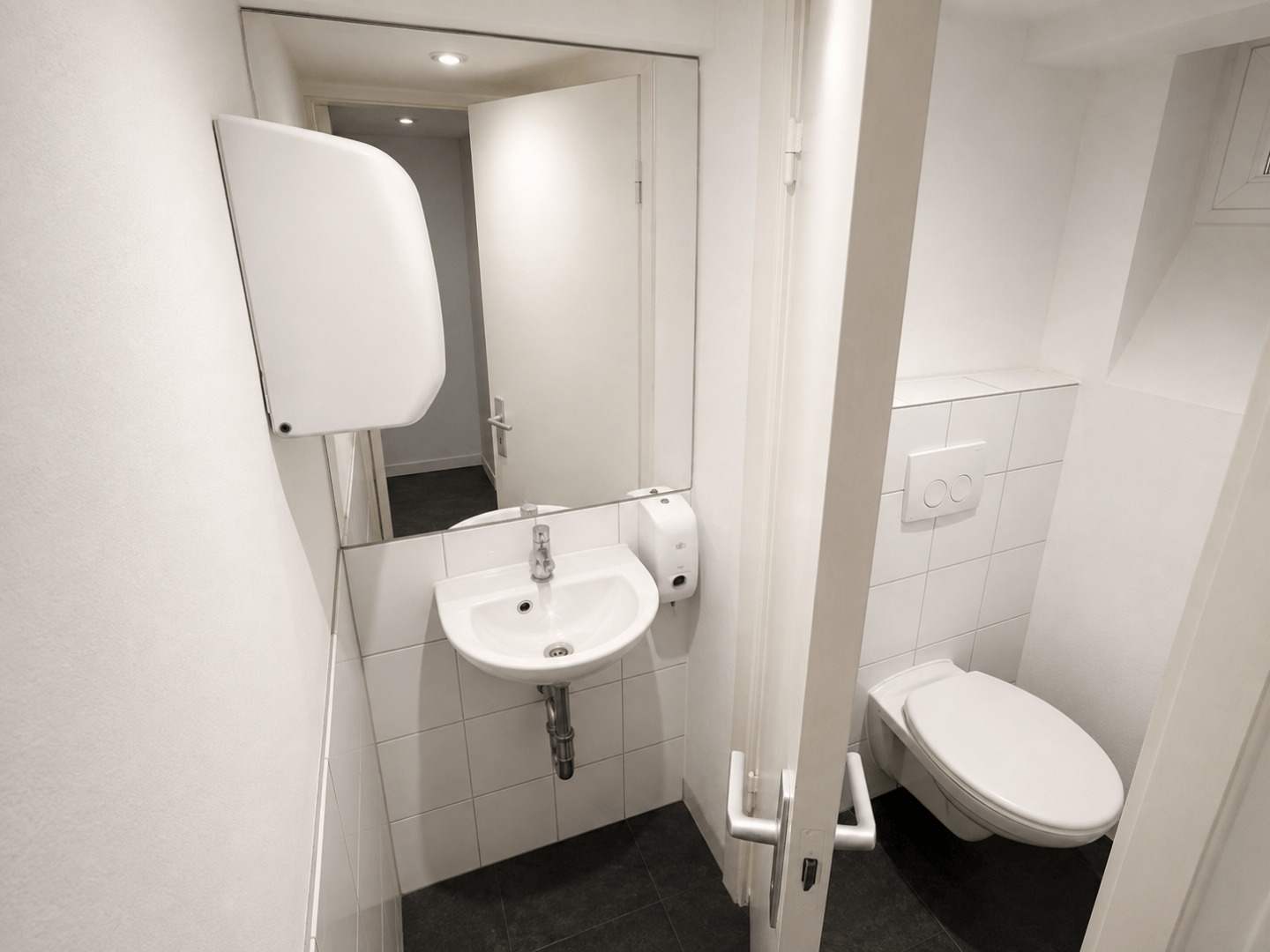 Personal-WC im Untergeschoss